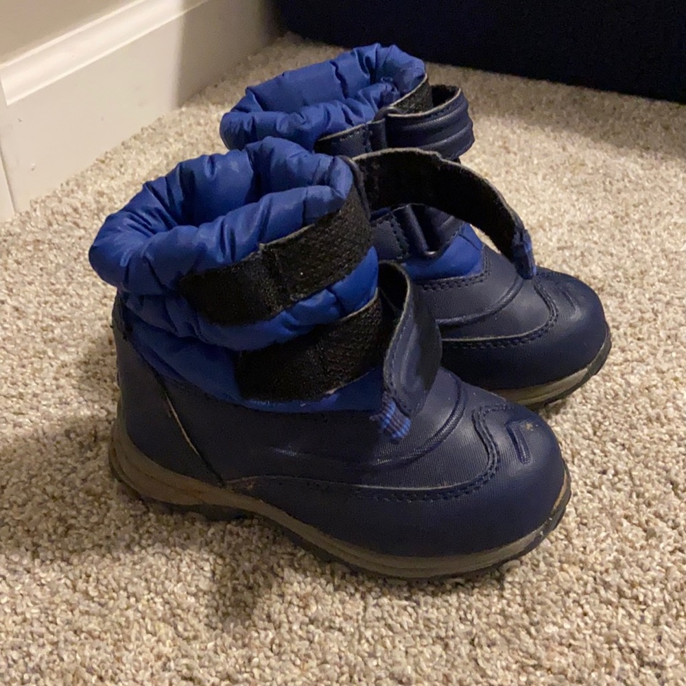 L.L.Bean snow boots for toddler. Size 8.